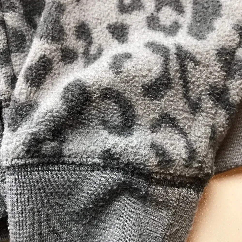 Old Navy Girls Size Medium Cheetah Pattern Grey Hoodie